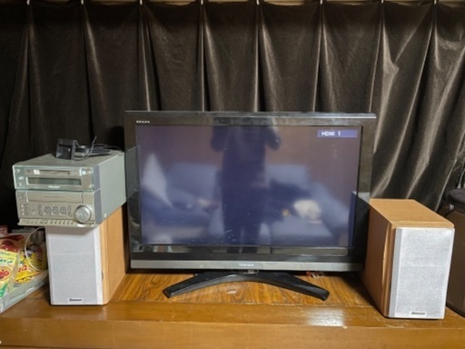 テレビ。スピーカー。。。