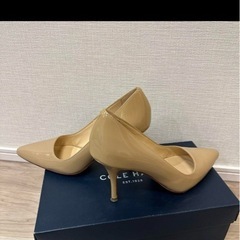 COLEHAANパンプスの画像
