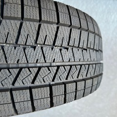 205/55R17  
スタッドレスタイヤ の画像