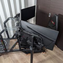 シムレーシングコックピット　モニター3台の画像