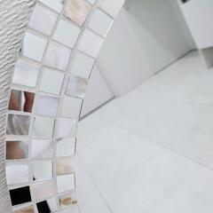 シェル丸型壁掛け鏡の画像