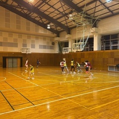いつも通り、行橋バスケットボールサークルは12月12日（木）行橋市立仲津中学校の体育館、19時から21時でありますよ。  - 北九州市
