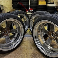 車のパーツ タイヤ、ホイールの画像
