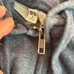 UNIQLO パーカーMサイズの画像