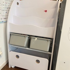 決まりました　LOWYA 絵本棚　おもちゃ収納