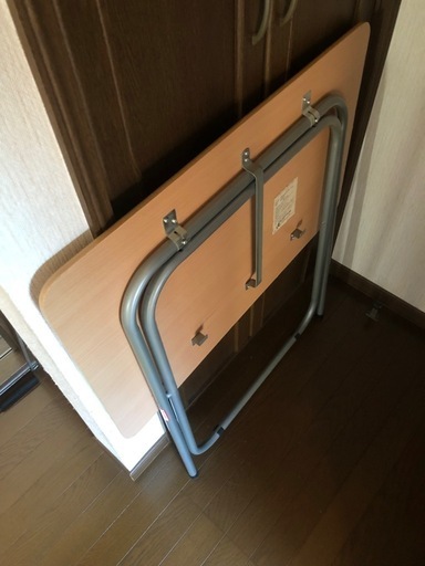 折りたたみ式テーブル