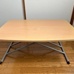 高さ調節可能テーブル