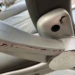 K2412-294オフィスチェア レクアス グレー 可動肘付き キズ汚れ剥がれ有り①の画像