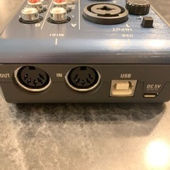 【美品中古】大人気 Zoom U-44チャンネルのポータブルオーディオインターフェースの画像