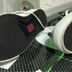 **ハイカットのブラックスニーカー：ステップごとのスタイルと快適さ！**の画像