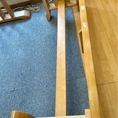 フリーに座れるベンチチェア付ダイニングテーブルの画像