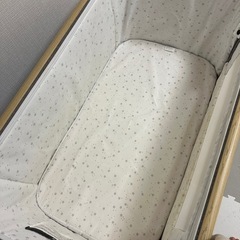 ベビーベッド　折り畳み可　移動式の画像