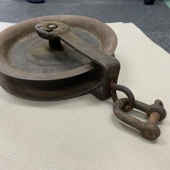 ☆値下げしました☆　滑車　井戸　つるべ井戸　鉄製　古民具　時代物　直径約27cm  全長約40cm 　ジャンク品の画像