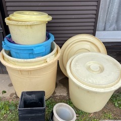 タルや大きめのビン、マキタの入れ物等