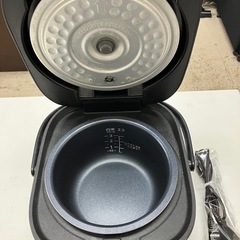 O2412-321 タイガー魔法瓶 マイコンジャー炊飯器 JBS-B055 2022年製 3合炊き 通電確認済み キズ汚れ有りの画像