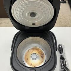 O2412-321 タイガー魔法瓶 マイコンジャー炊飯器 JBS-B055 2022年製 3合炊き 通電確認済み キズ汚れ有りの画像