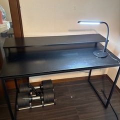 【差し上げます】デスク＋ライト付きの画像