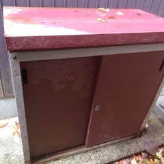 中古鉄製小型物置き小屋