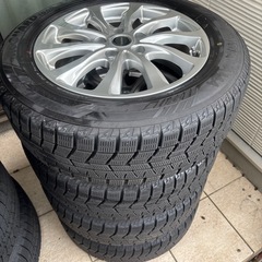 スタッドレスタイヤ　205/60r16