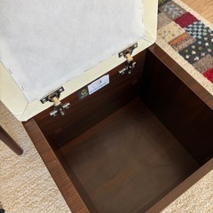 化粧台　机　
鏡付き、椅子は収納付きの画像