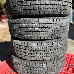 TOYOスタッドレス195／80r15の画像