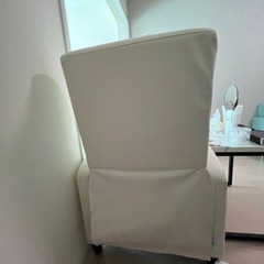 【期間限定大幅値下げ！】 ⭐︎ほぼ新品未使用⭐︎リクライニングチェア　ホワイトの画像