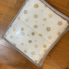 ベッドガードフラワーと離乳食調理セットの画像