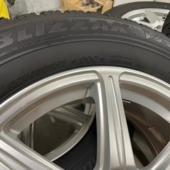 225/60R17スタッドレスタイヤ PCD100ブリヂストンVRX スバルXV/フォレスター/アウトバックの画像