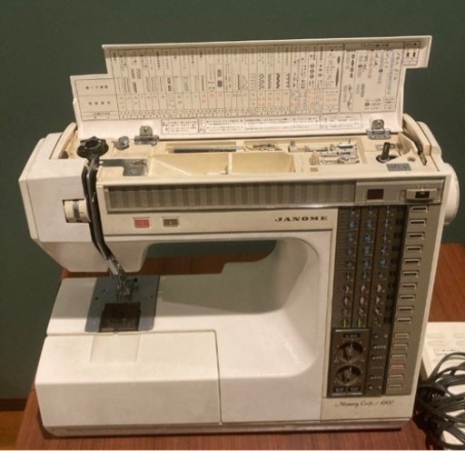 ジャノメメモリークラフト６５００型コンピューターミシンと純正ミシン台
