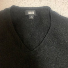 ①ユニクロ　カシミヤセーターLの画像
