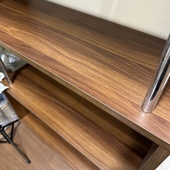 ラック S字 オープンラック 4段 スリム 薄型 おしゃれ 収納棚 シェルフ 飾り棚 幅80cm ディスプレイラック フリーラック 本棚 マガジンラック 収納 棚 木目 ウォールナット 
の画像