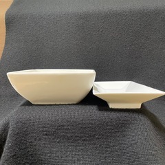 白い食器4枚の画像