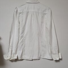 白ブラウス＜ポール・スチュアート＞の画像