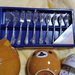 リラックマ他中古食器まとめ売り、新品スプーンフォークセットの画像