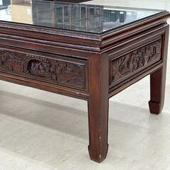 北海道 千歳市/恵庭市 近郊配送 木彫り 彫刻 座卓 ガラステーブル 引き出し付き 中国 美術 工芸品 アンティーク 店頭でのお受渡し大歓迎の画像