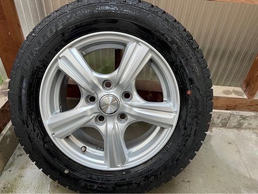 195/65R15 ダンロップ　4本セットスタッドレスタイヤ　ノアに履かせてました