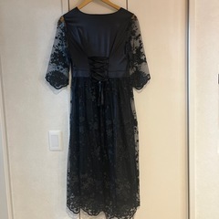 黒レースドレスの画像