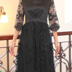 黒レースドレスの画像