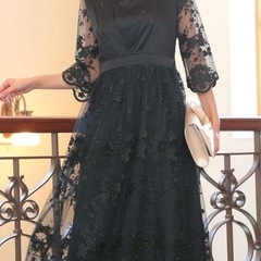 黒レースドレスの画像