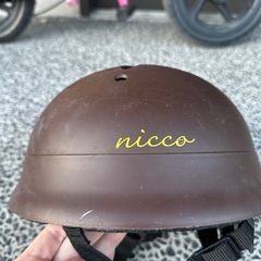 ヘルメット&ペダルなし自転車の画像