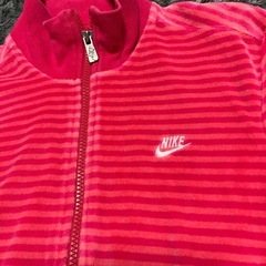 NIKEトラックジャケットの画像