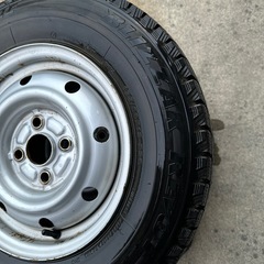 BLIZZAKスノータイヤ165/80R13　　　の画像