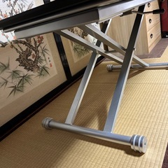 昇降テーブルの画像