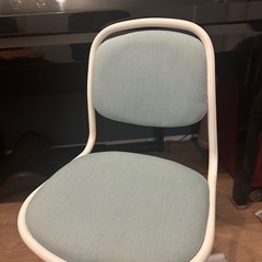 IKEA 子供用　デスクチェアの画像