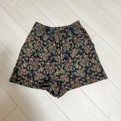花柄ショートパンツ