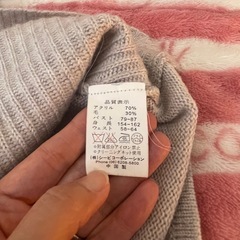 クリスマスやお正月にピッタリ❣️スパンコール、リボンが特徴のニット❣️の画像