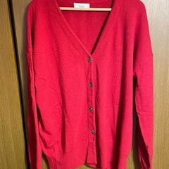 韓国で購入した 赤のカーディガン