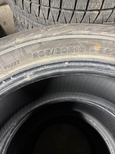 ブリヂストン　スタッドレス205.60.R16