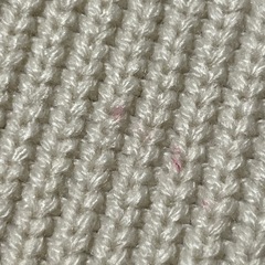 GU  生成り ニットのベスト の画像