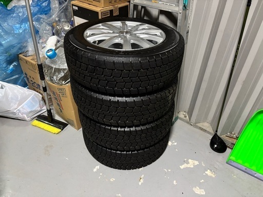 スタッドレスタイヤ 185/65R15